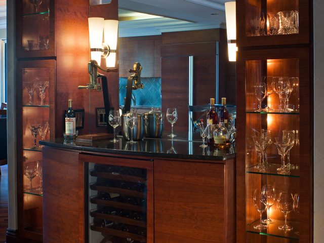 Contemporary Bar Image